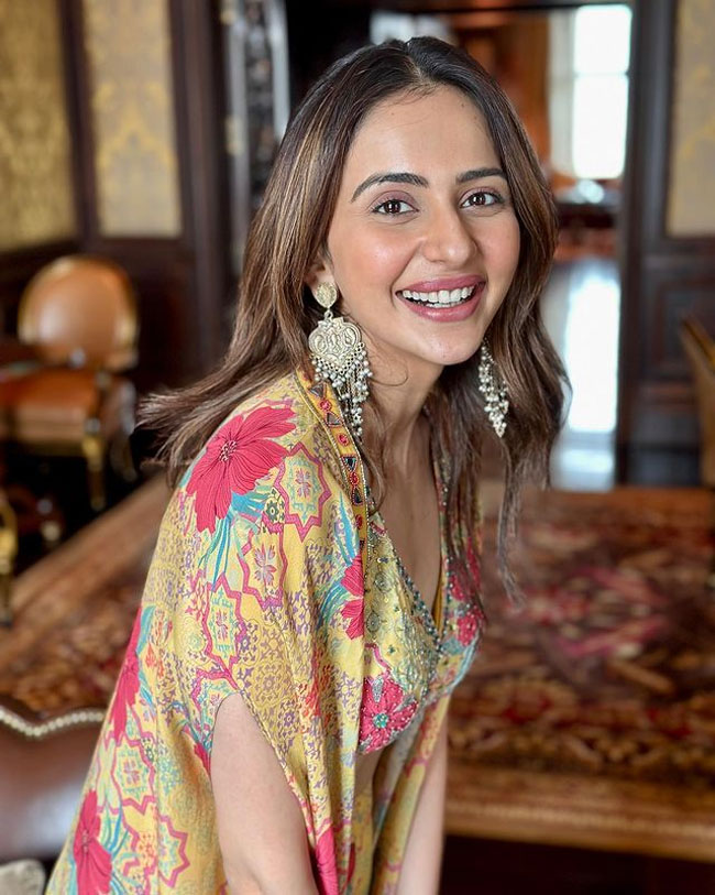 Staggering Poses of Rakul Preet In Black Outfit